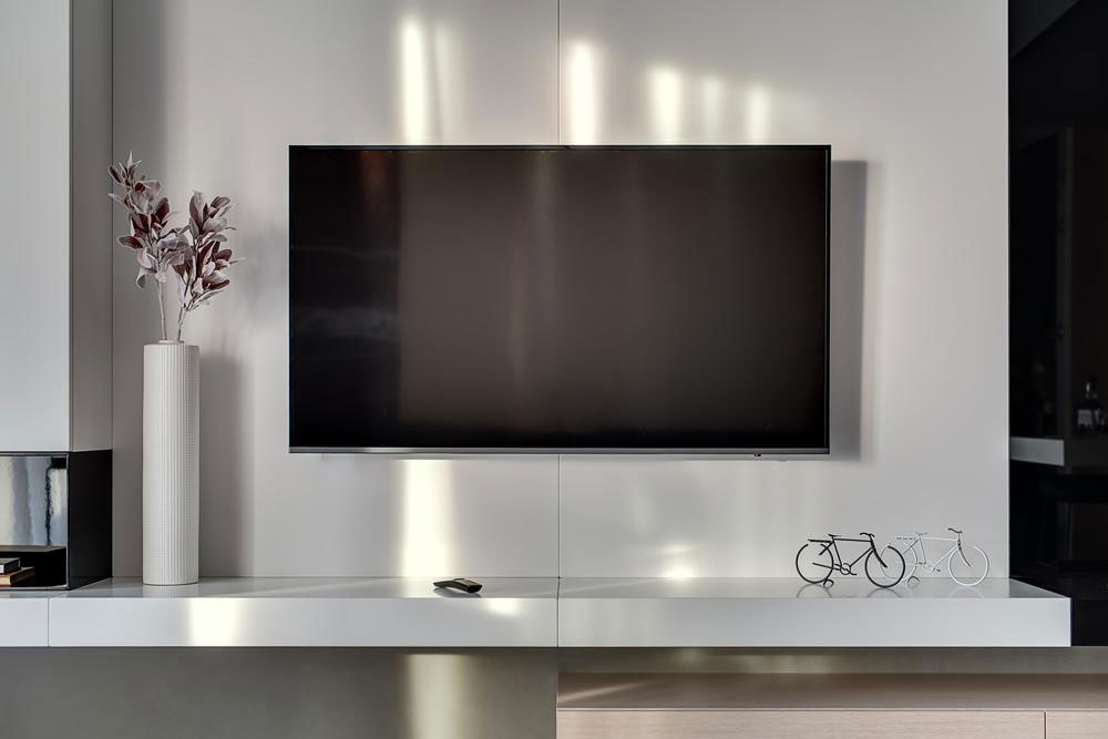Samsung QLED vs OLED – which one wins?